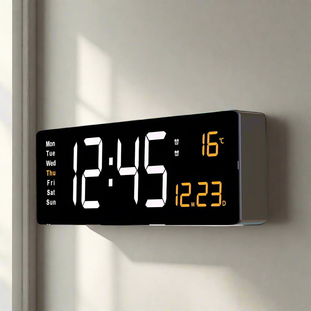 "Kleurrijke acryl digitale klok met helder LED-display, perfect voor elke kamer. USB oplaadbaar, past in modern interieur."