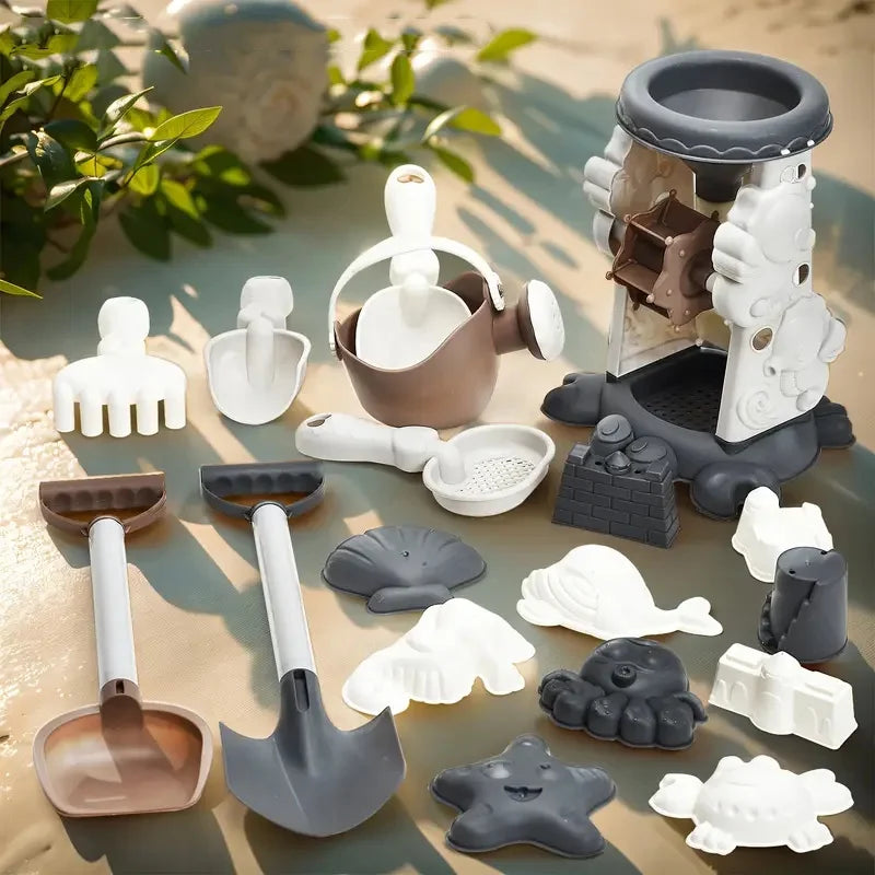 "Kleurrijke kinderset met zandvormen en emmer voor creatief spel op het strand. Duurzaam, compact, stimuleert fantasie."