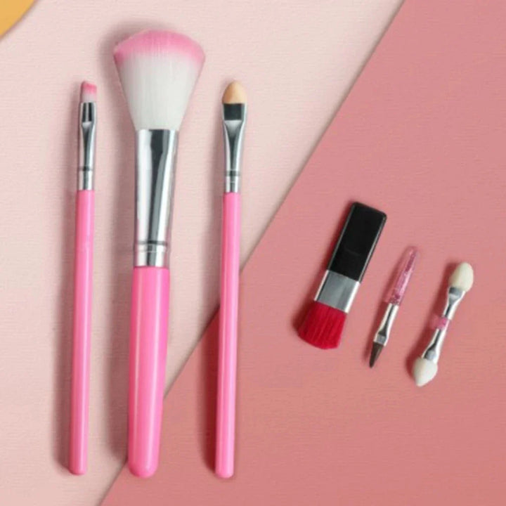 "Kleurrijke make-up set voor kinderen met lippenstift en oogschaduw, veilig en niet-toxisch voor creatief speelplezier."