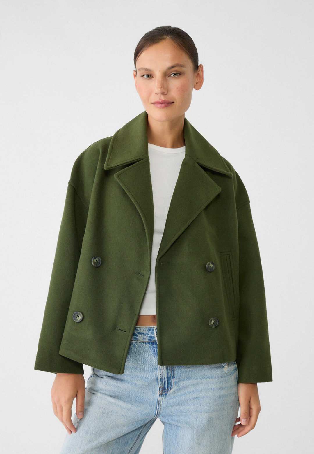 "Korte double-breasted jas, beige, regular fit, katoenmix, met knopen en zakken geschikt voor herfst- en wintermaanden."