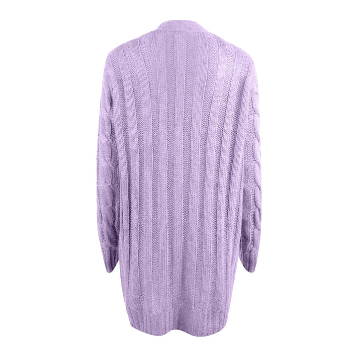 "Lange gebreide damescardigan in zachte stof met knoopsluiting en zakken, ideaal voor casual lente looks."
