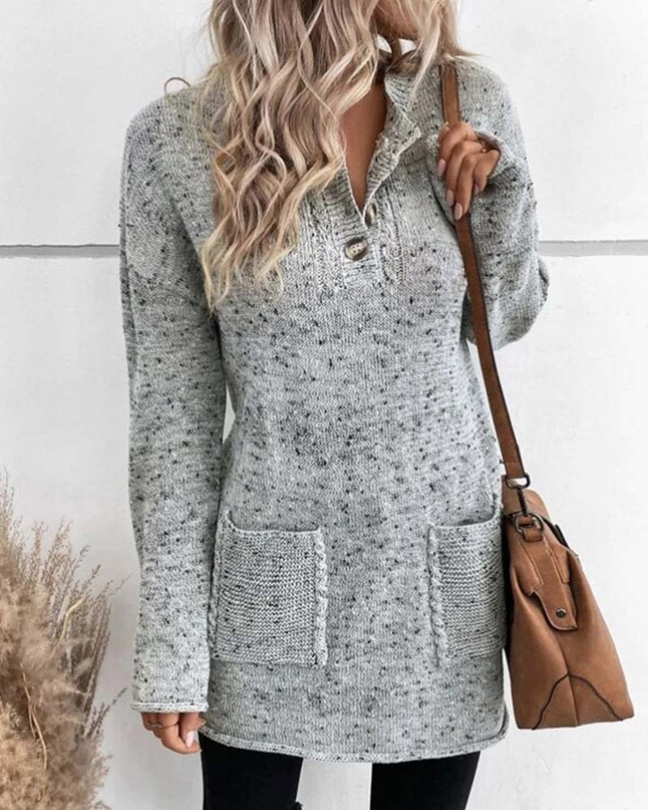 Lange grijze trui met V-hals, zakken en knopen, gemaakt van zachte acryl en polyester voor een stijlvolle look.
