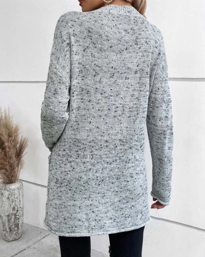 Lange grijze trui met V-hals, zakken en knopen, gemaakt van zachte acryl en polyester voor een stijlvolle look.