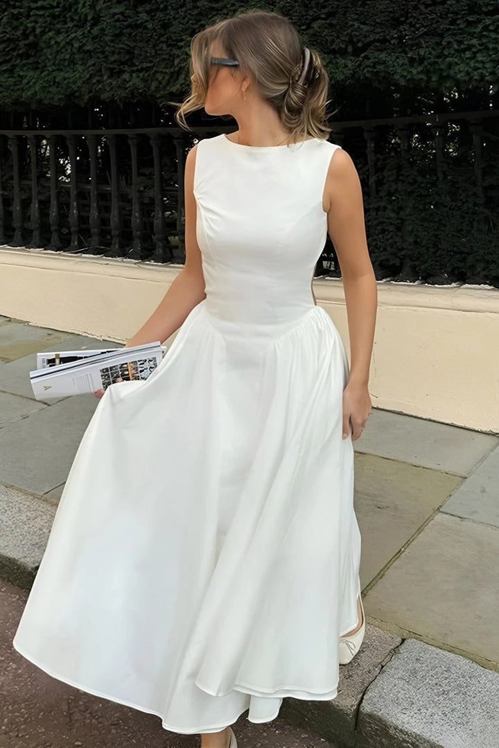 "Lange halterjurk met kant, maxi lengte en kanten details, luchtige katoenmix, elegante dameszomerjurk."