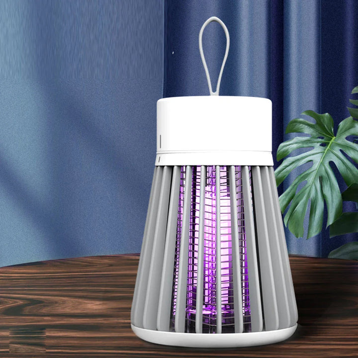 LED muggenlamp met UV-straling, kunststof behuizing en metalen gaas. Geschikt voor binnen en buiten. USB oplaadbaar.