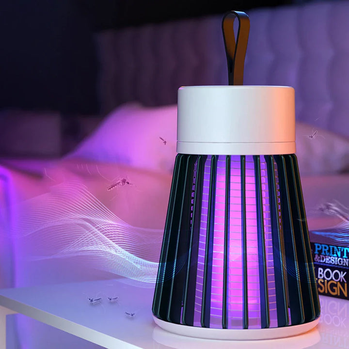 LED muggenlamp met UV-straling, kunststof behuizing en metalen gaas. Geschikt voor binnen en buiten. USB oplaadbaar.