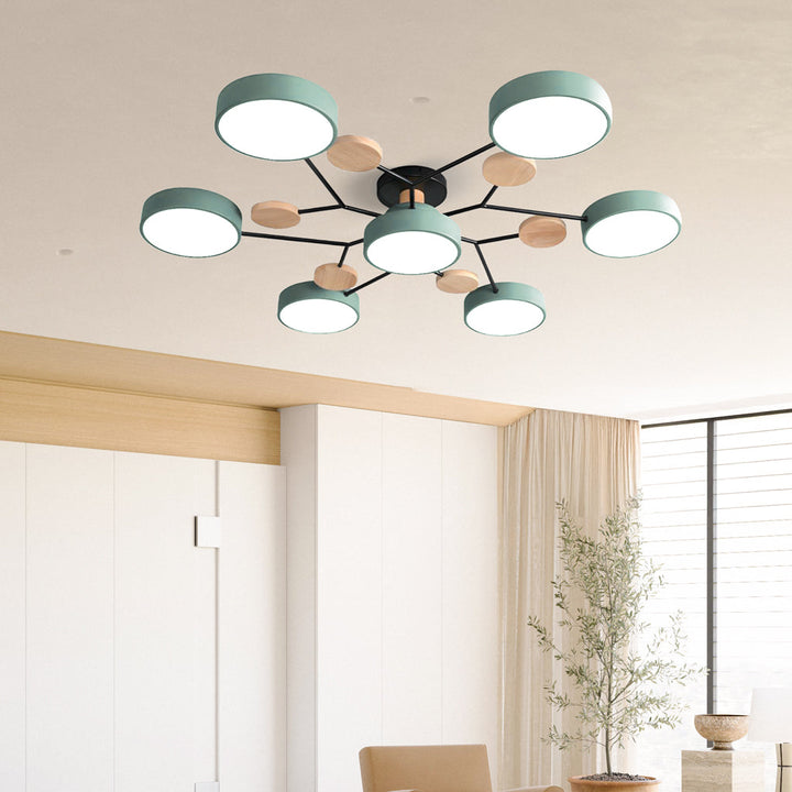 "LED plafondlamp modern Scandinavisch design, metaal en hout, artistieke lichttakken, warme en dimbare verlichting."