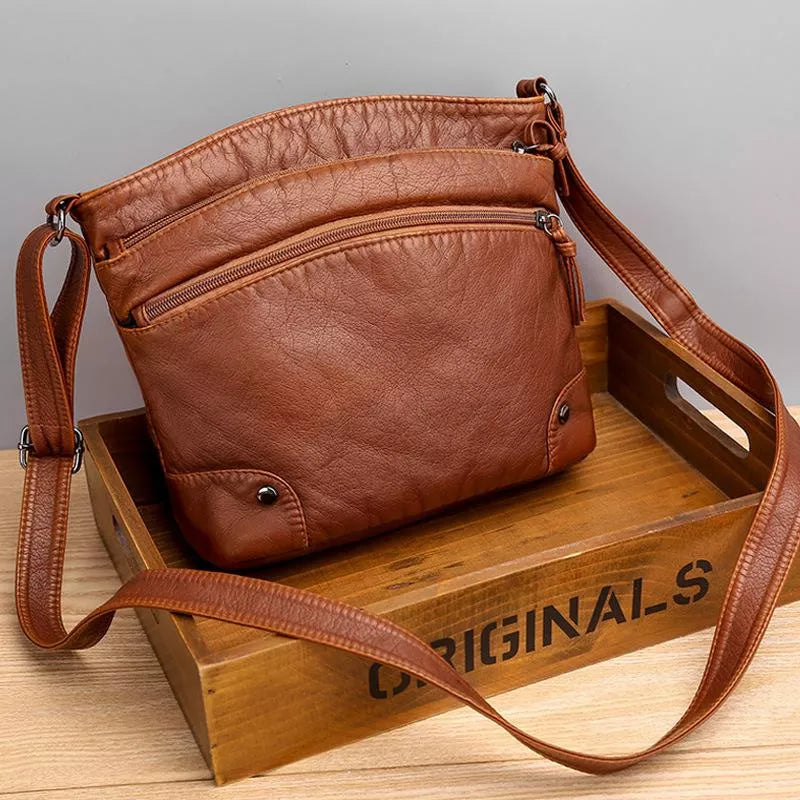 Leren schoudertas met kras- en waterbestendig leer, verstelbare riem; elegante tas voor dagelijks gebruik, zijaanzicht.
