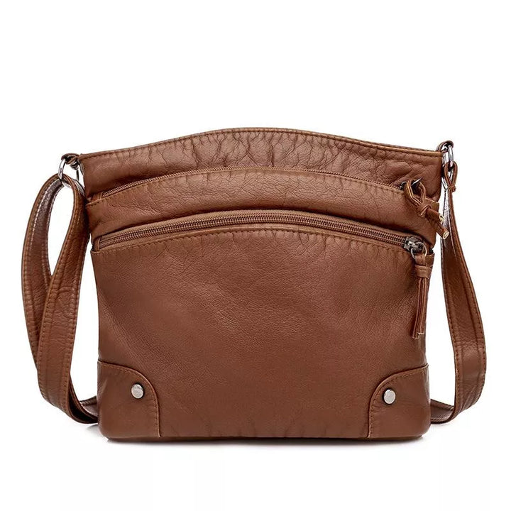 Leren schoudertas met kras- en waterbestendig leer, verstelbare riem; elegante tas voor dagelijks gebruik, zijaanzicht.