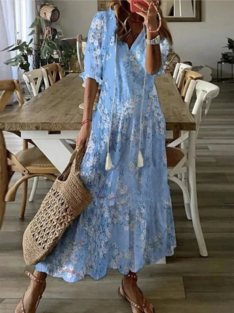 "Lichtblauwe bohemian midi jurk, elegant en luchtig, perfect voor elke gelegenheid in stijlvolle bohemian stijl."