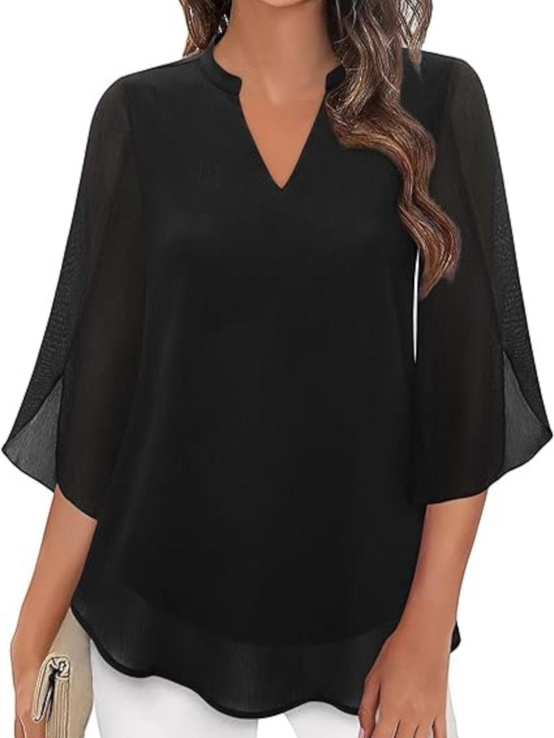 "Lichtblauwe, elegant losvallende V-hals zomerblouse voor dames; luchtige stof, ideaal voor warme dagen en moeiteloze stijl."