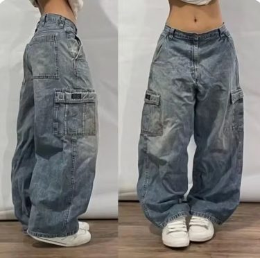 "Lichtblauwe unisex retro baggy cargo jeans met hoge taille en wijde pijpen, geïnspireerd door punkstijl en comfort."