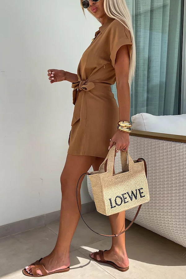 "Lichte casual wikkeljurk voor dames, elegant met strikceintuur, perfect voor zomerse evenementen, ademend materiaal."