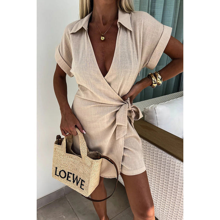 "Lichte casual wikkeljurk voor dames, elegant met strikceintuur, perfect voor zomerse evenementen, ademend materiaal."