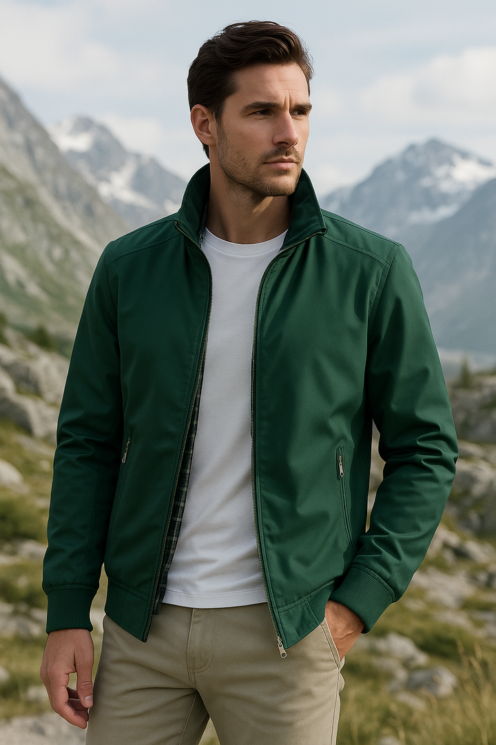 "Lichte heren zomerjas met strak design, winddicht en stijlvol voor warm weer, ideaal voor casual en zakelijke outfits."
