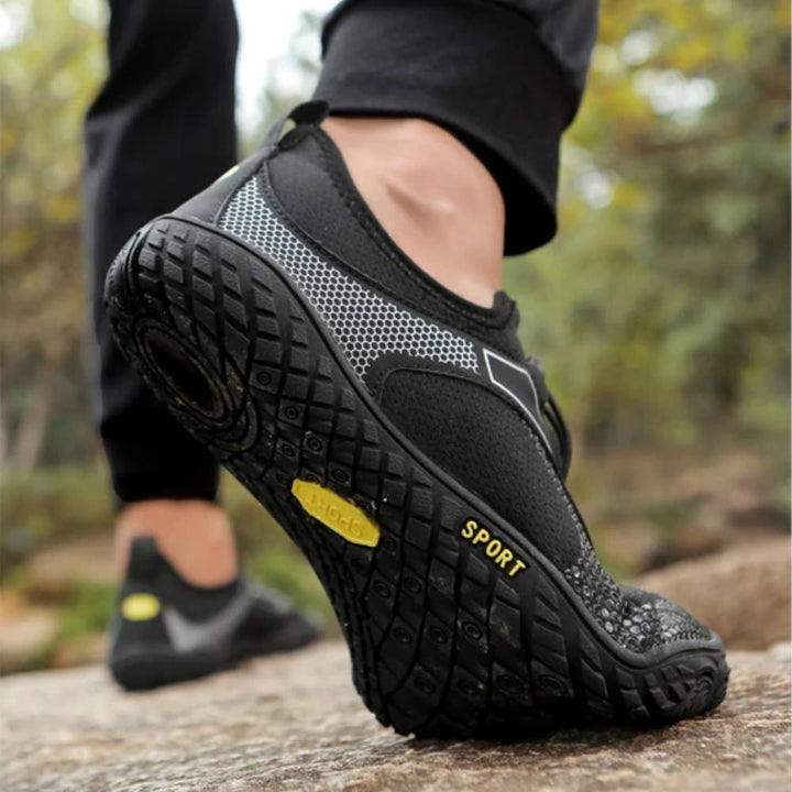 "Lichtgewicht, ademende AquaFlex waterschoenen met sneldrogend stretchmateriaal en antislip zool voor heren en dames"