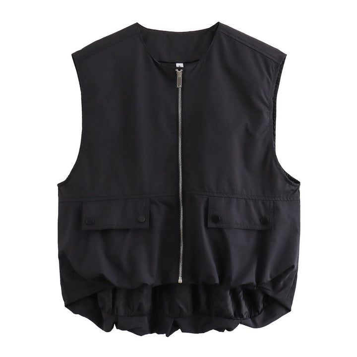 "Lichtgewicht beige mouwloos vest voor dames, met ritssluiting en klepzakken, perfect voor zowel sportieve als casual outfits
