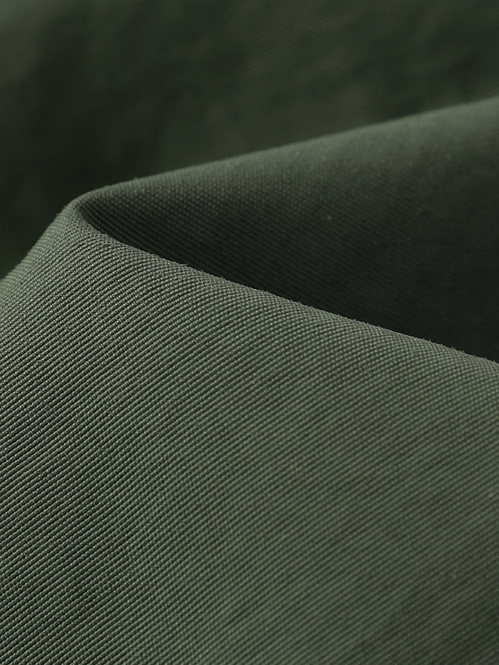 "Lichtgewicht casual herenjack, praktisch ontwerp met ritsvakken, waterafstotend en windwerend, stijlvol grijs."