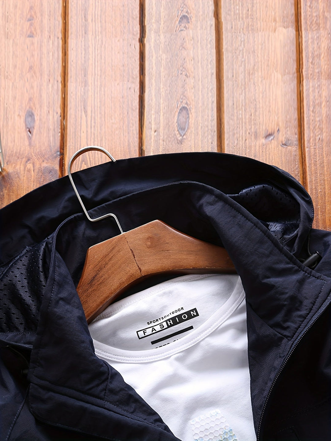 "Lichtgewicht casual herenjack, praktisch ontwerp met ritsvakken, waterafstotend en windwerend, stijlvol grijs."