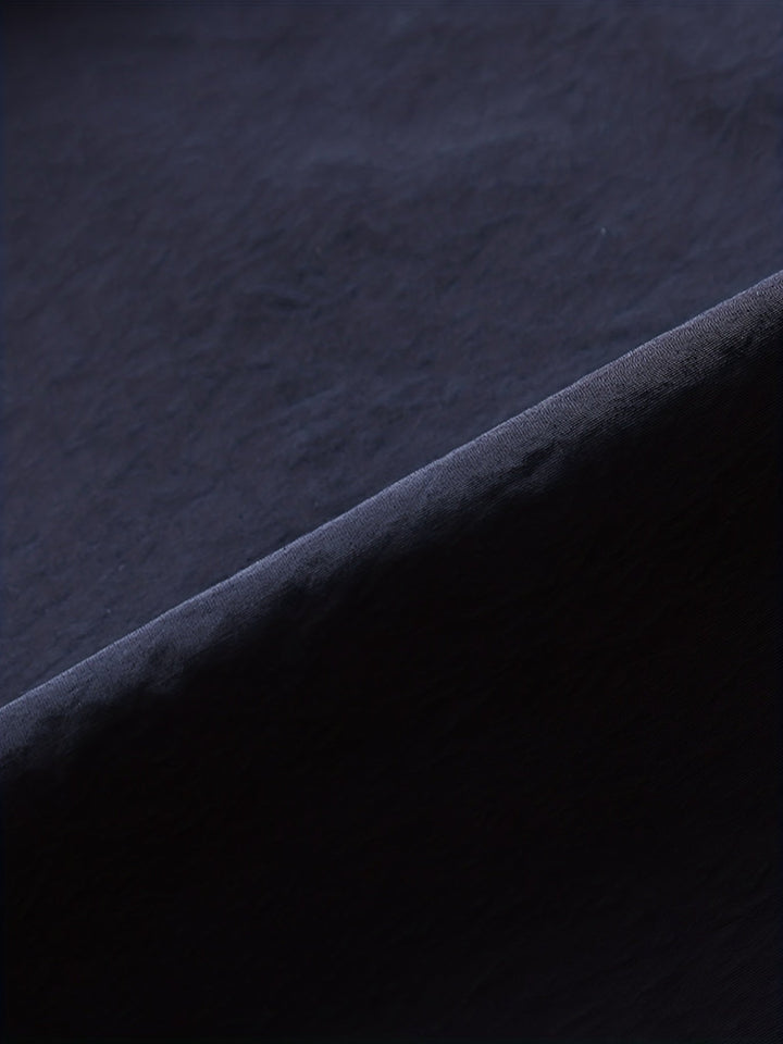 "Lichtgewicht casual herenjack, praktisch ontwerp met ritsvakken, waterafstotend en windwerend, stijlvol grijs."