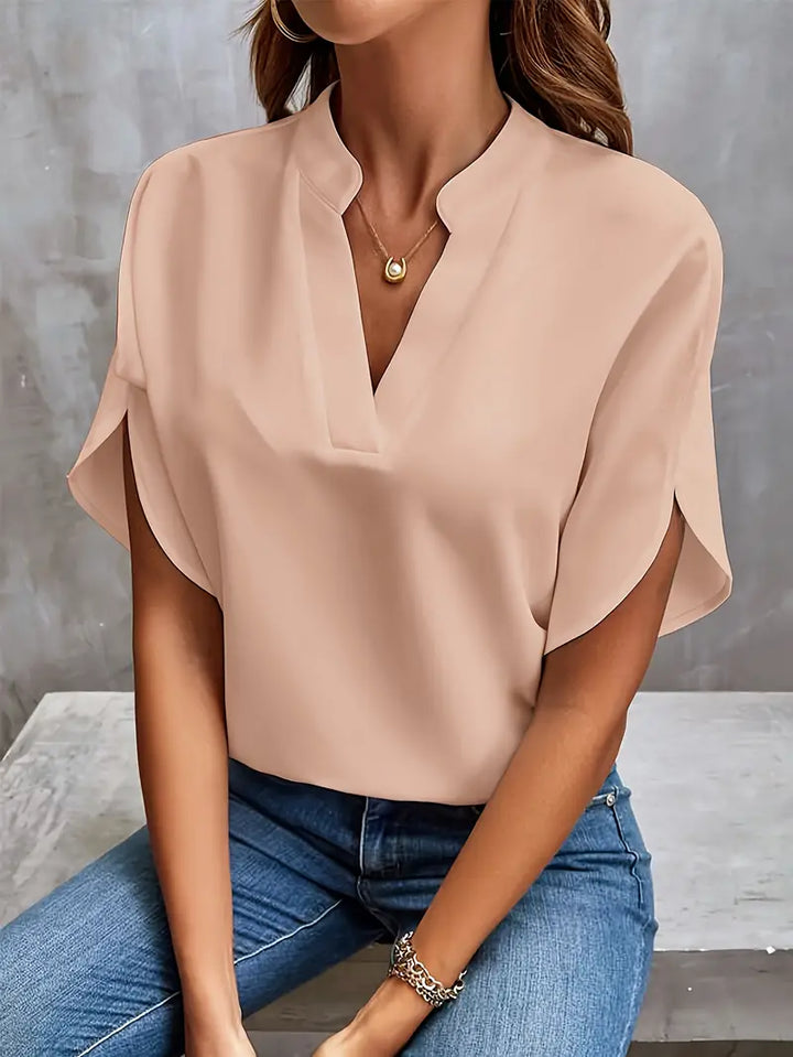 "Lichtgewicht damesblouse met elegante afwerking, ademende stof, ideaal voor kantoor en casual uitjes."