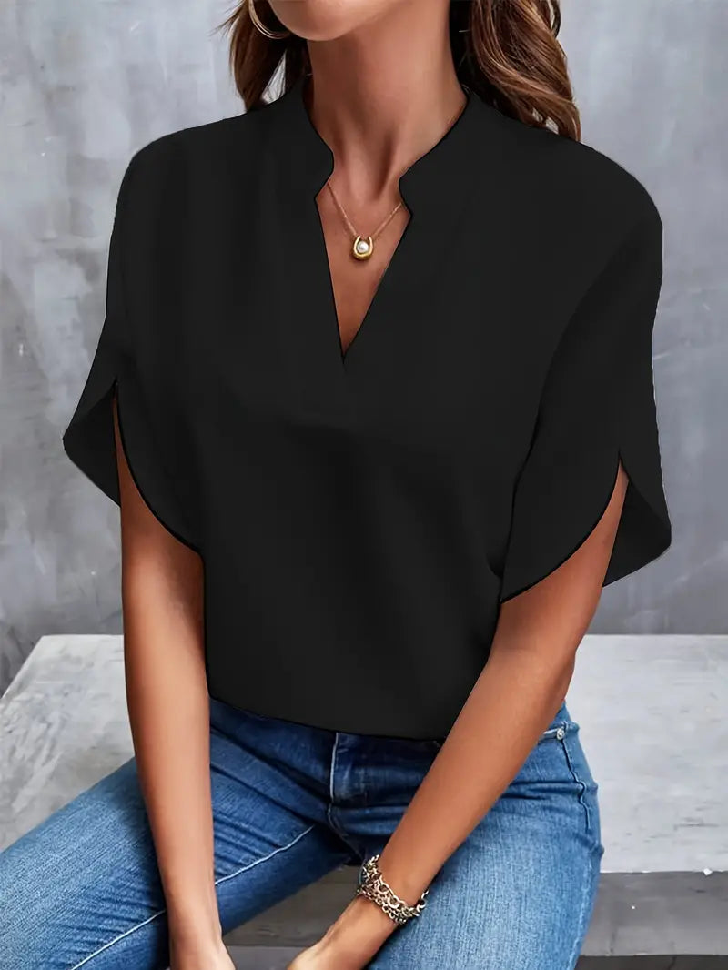 "Lichtgewicht damesblouse met elegante afwerking, ademende stof, ideaal voor kantoor en casual uitjes."
