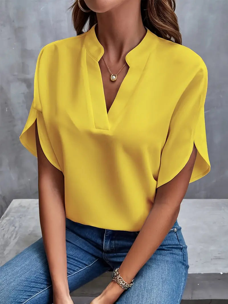 "Lichtgewicht damesblouse met elegante afwerking, ademende stof, ideaal voor kantoor en casual uitjes."