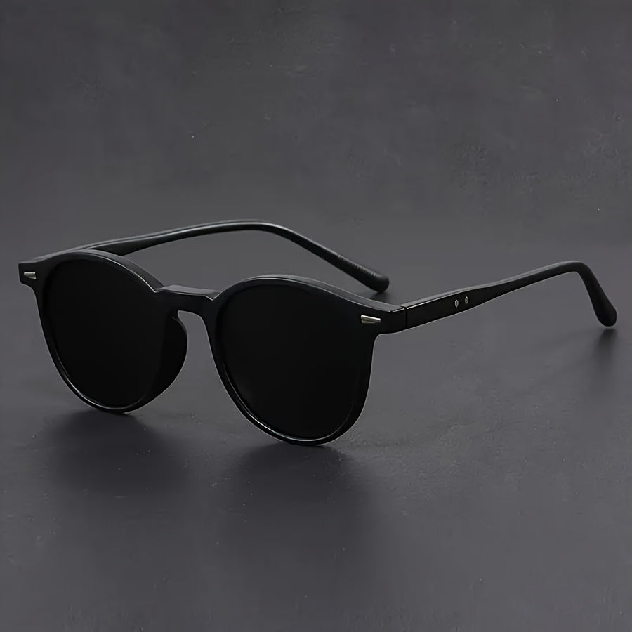 "Lichtgewicht heren zonnebril met retro ronde tortoiseshell frame, perfect voor stijlvol dagelijks gebruik en formele gelegen
