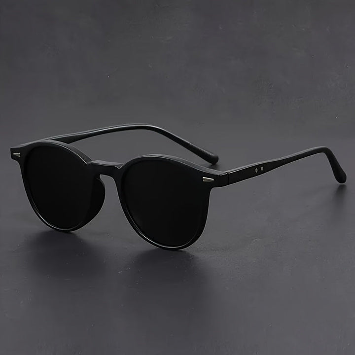 "Lichtgewicht heren zonnebril met retro ronde tortoiseshell frame, perfect voor stijlvol dagelijks gebruik en formele gelegen