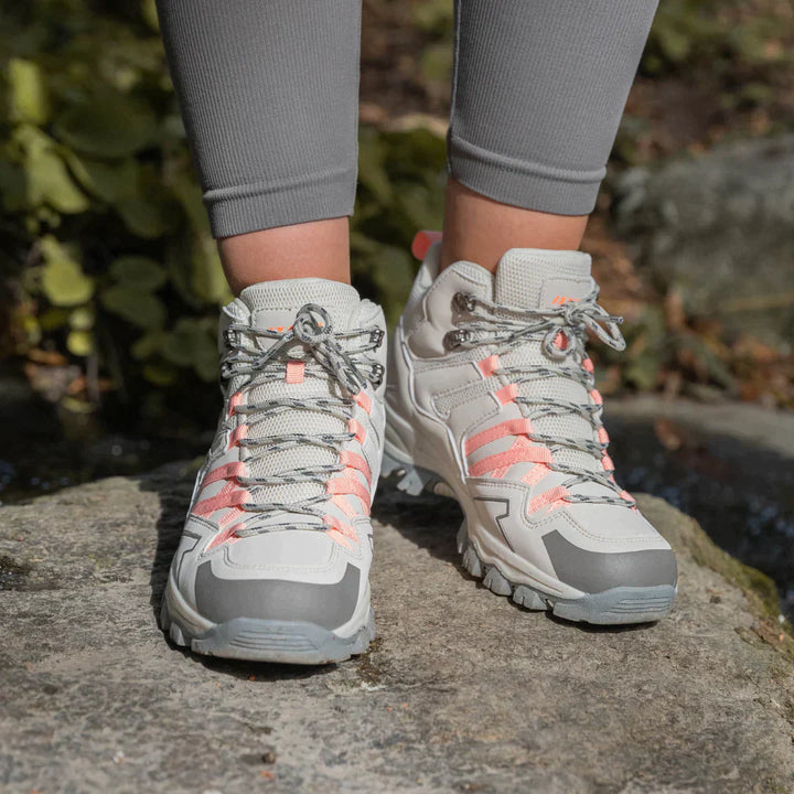 "Lichtgewicht wandelschoenen voor dames, stijlvol en robuust, geschikt voor avontuurlijke wandelingen in verschillende terrei
