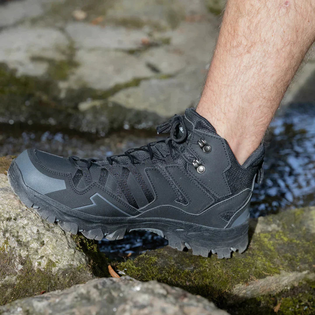 "Lichtgewicht wandelschoenen voor dames, stijlvol en robuust, geschikt voor avontuurlijke wandelingen in verschillende terrei