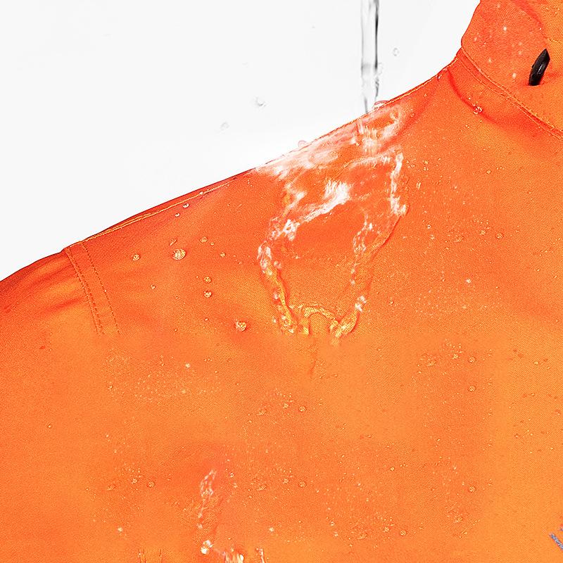 "Lichtgewicht waterdicht regenpak voor dames in groen, ideaal voor outdoor activiteiten, beschermt tegen regen en wind."