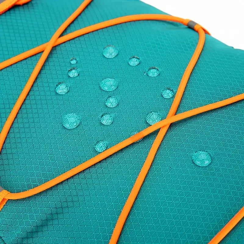 Lichtgewicht waterdichte fietsrugzak, gemaakt van duurzaam 100D nylon, met veiligheidsreflectoren en meerdere opbergvakken.