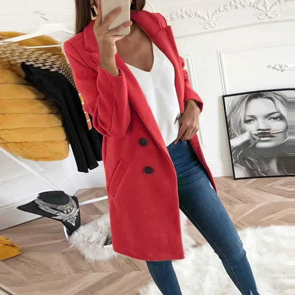 "Louise - Klassieke damesjas, oversized silhouet, dubbele knoopsluiting, elegante look, zacht en luxueus voor comfort."