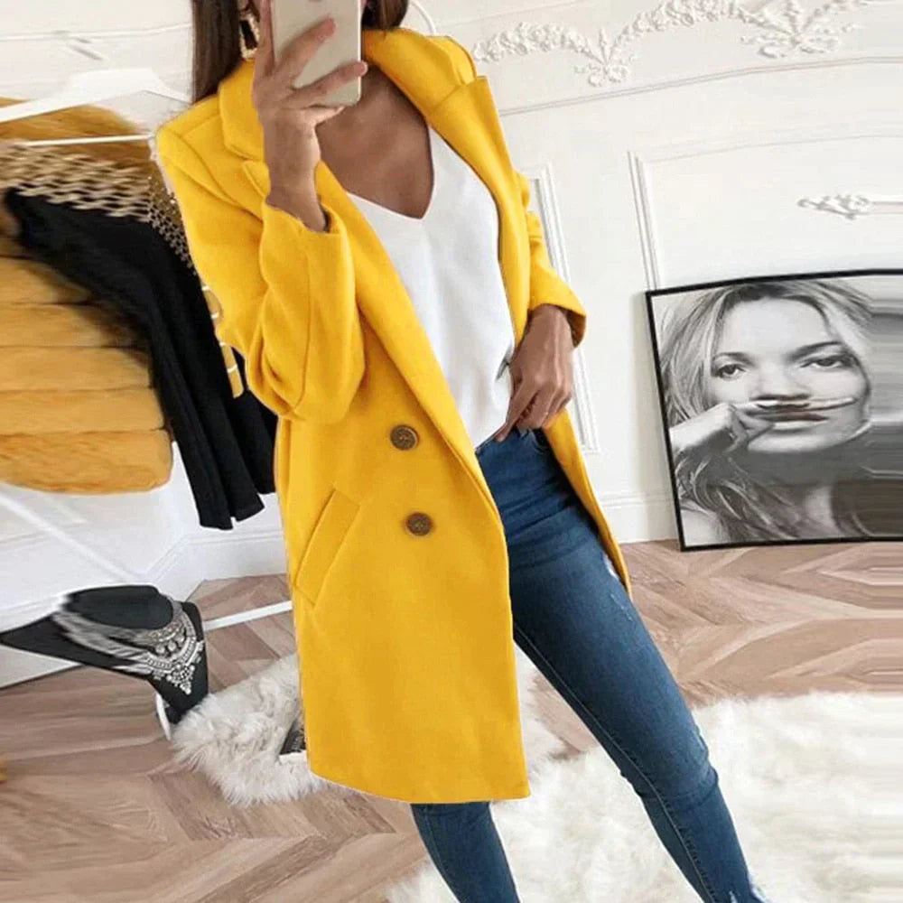 "Louise - Klassieke damesjas, oversized silhouet, dubbele knoopsluiting, elegante look, zacht en luxueus voor comfort."