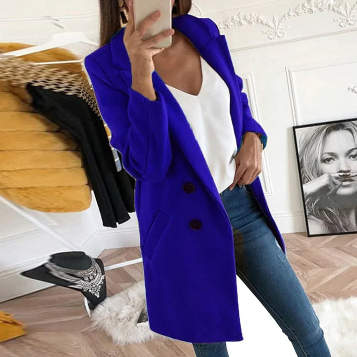 "Louise - Klassieke damesjas, oversized silhouet, dubbele knoopsluiting, elegante look, zacht en luxueus voor comfort."