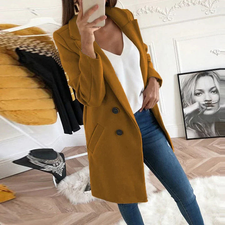 "Louise - Klassieke damesjas, oversized silhouet, dubbele knoopsluiting, elegante look, zacht en luxueus voor comfort."