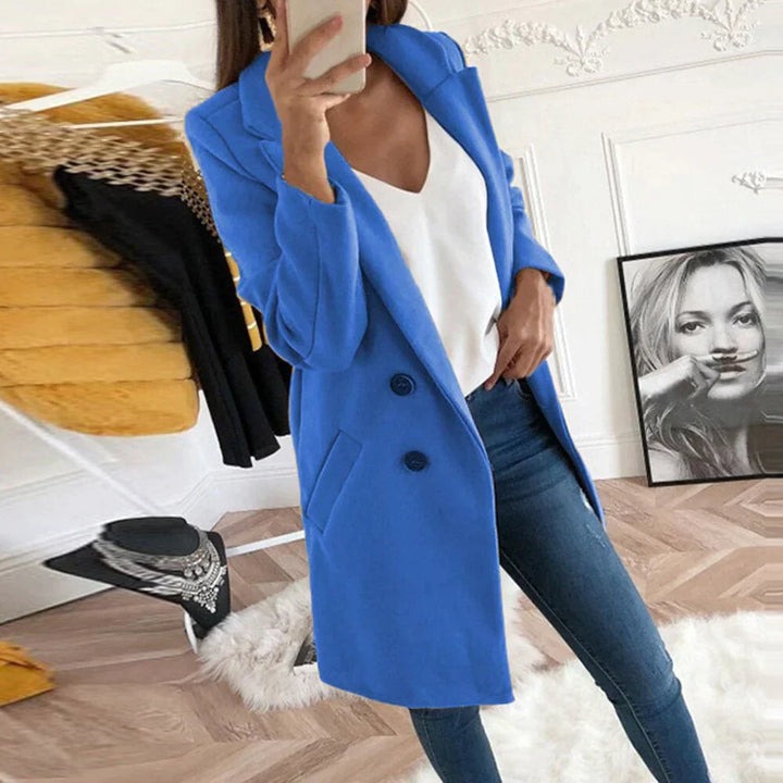 "Louise - Klassieke damesjas, oversized silhouet, dubbele knoopsluiting, elegante look, zacht en luxueus voor comfort."