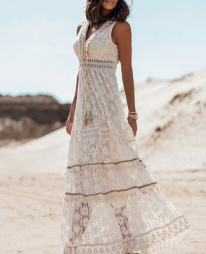 "Luchtige boho jurk met vloeiende lijnen, perfect voor zomerse dagen. Elegante look in lichte pastelkleur."