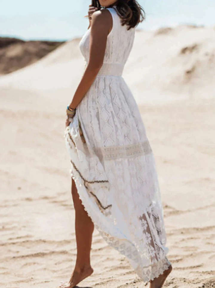 "Luchtige boho jurk met vloeiende lijnen, perfect voor zomerse dagen. Elegante look in lichte pastelkleur."