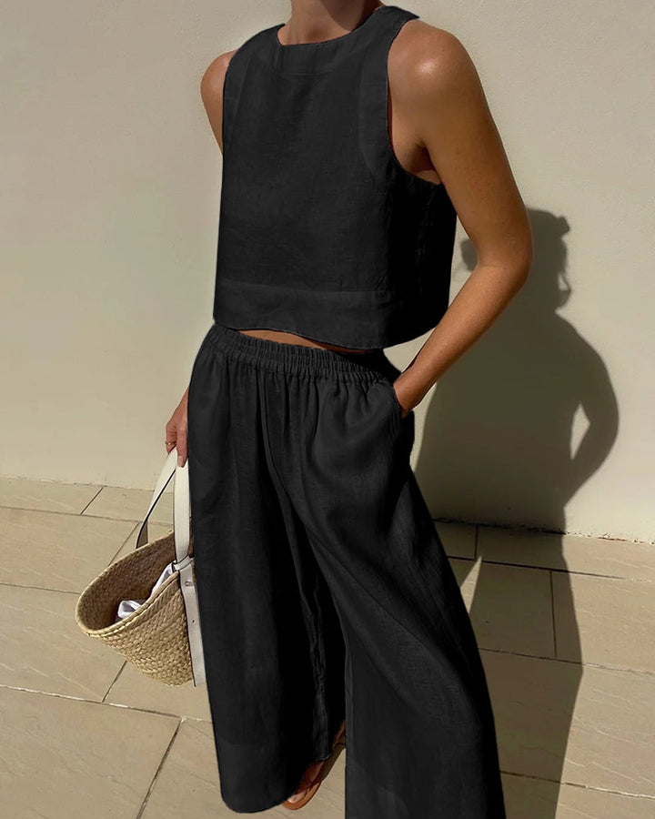 "Luchtige linnen set dames, bestaande uit een comfortabele crop top en wijde broek, perfecte zomeroutfit in neutrale tinten."