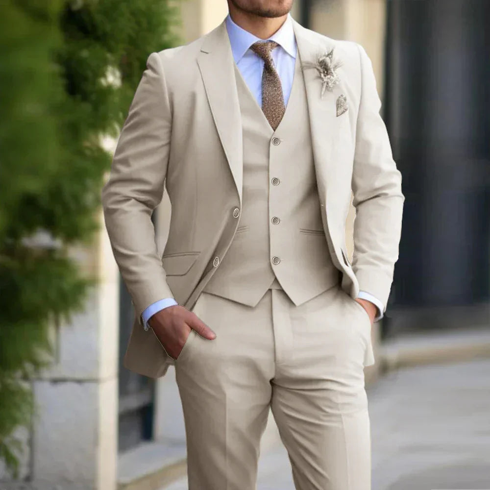 "Luxe 3-delig slim fit pak voor heren, elegant colbert, chique gilet en slanke broek, ideale pasvorm voor formaliteiten."