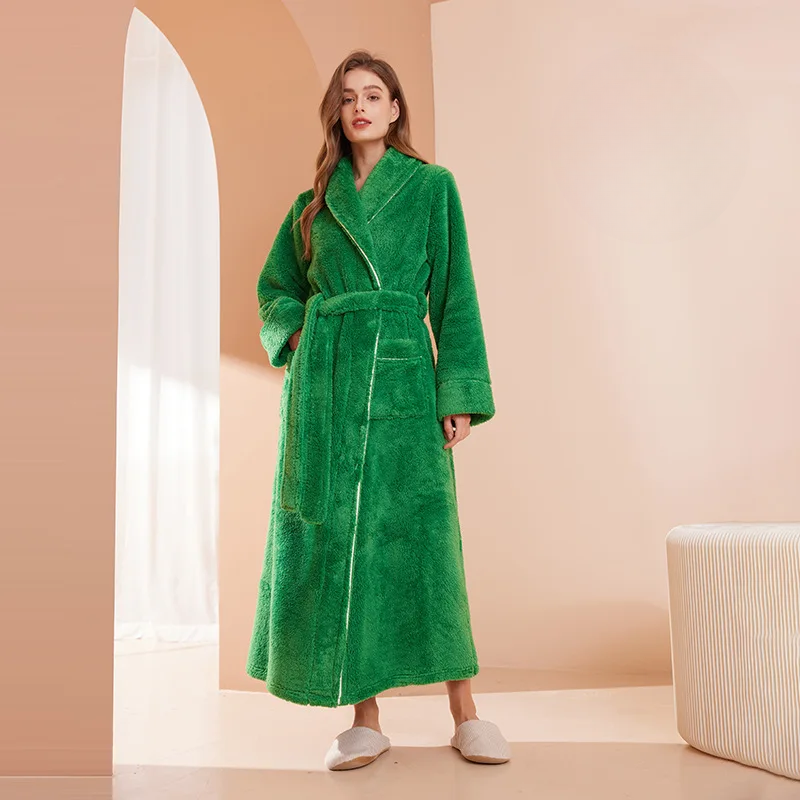 "Luxe badjas met ceintuur, comfortabele pasvorm, klassieke omslagkraag en lange mouwen, voor stijlvol loungeplezier."