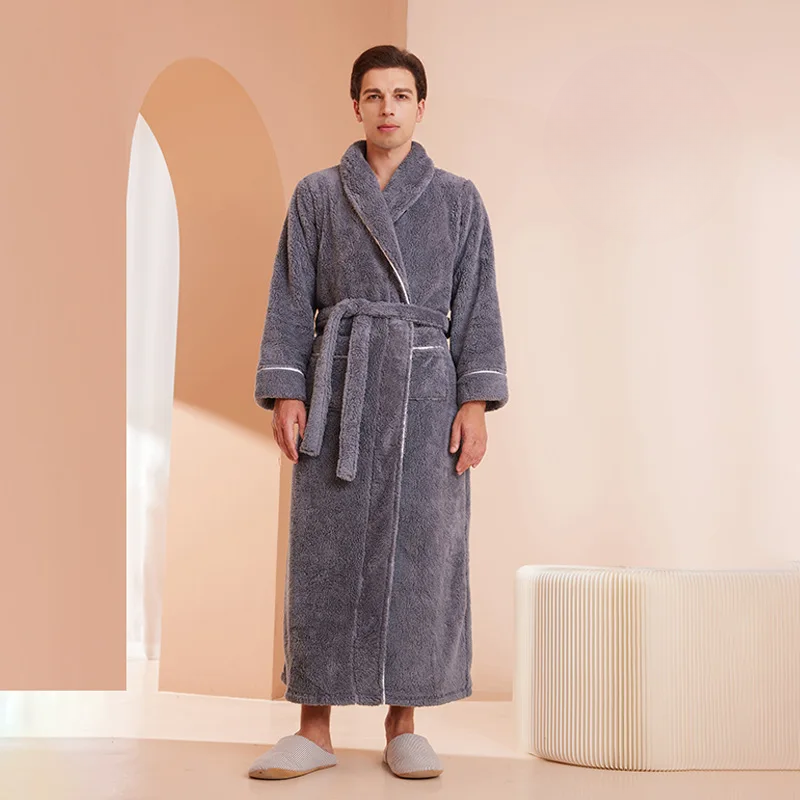 "Luxe badjas met ceintuur, comfortabele pasvorm, klassieke omslagkraag en lange mouwen, voor stijlvol loungeplezier."