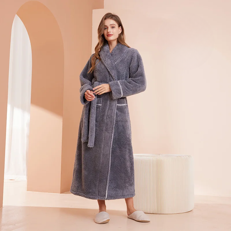 "Luxe badjas met ceintuur, comfortabele pasvorm, klassieke omslagkraag en lange mouwen, voor stijlvol loungeplezier."