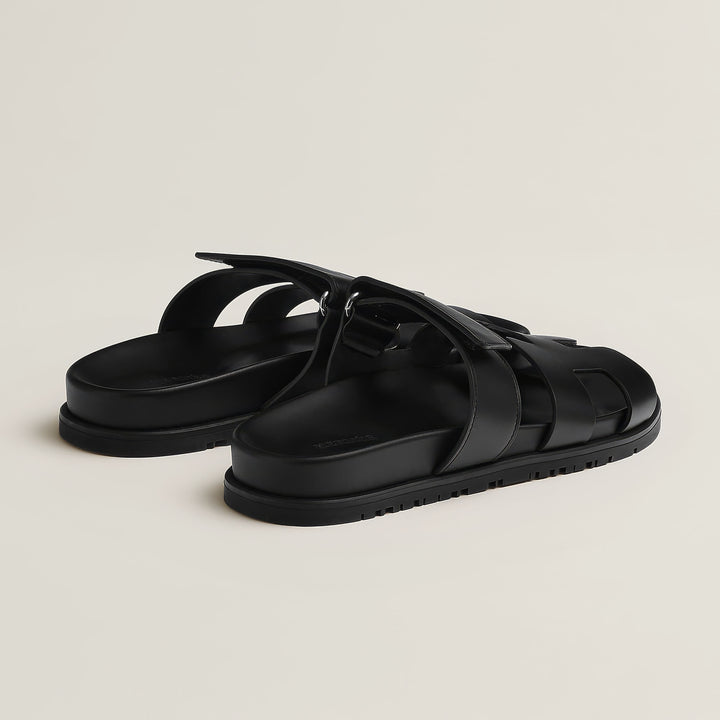 "Luxe dames sandalen met minimalistisch ontwerp en chic design, gemaakt van hoogwaardige materialen voor comfort en stijl."