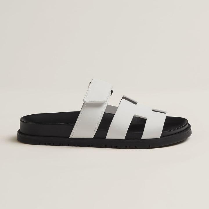 "Luxe dames sandalen met minimalistisch ontwerp en chic design, gemaakt van hoogwaardige materialen voor comfort en stijl."