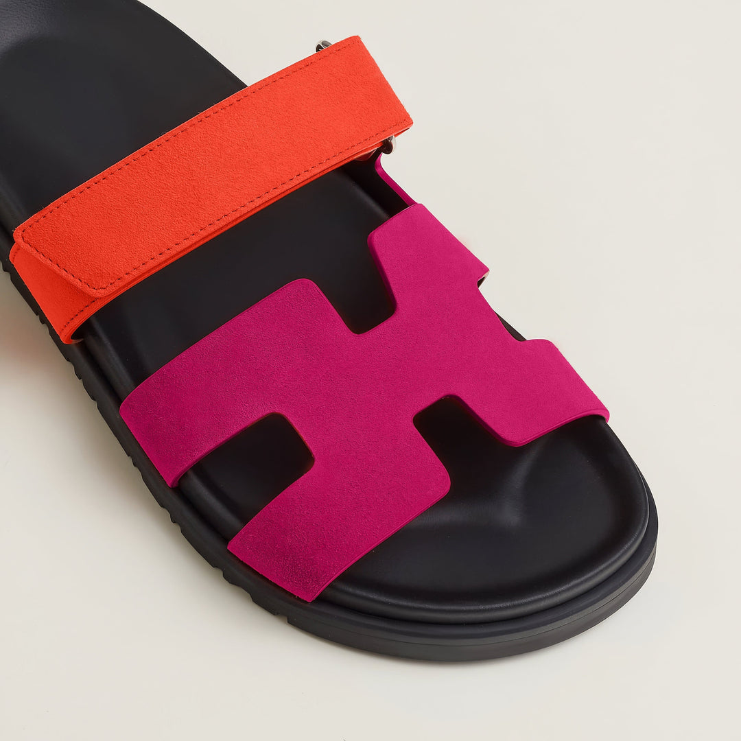 "Luxe dames sandalen met minimalistisch ontwerp en chic design, gemaakt van hoogwaardige materialen voor comfort en stijl."