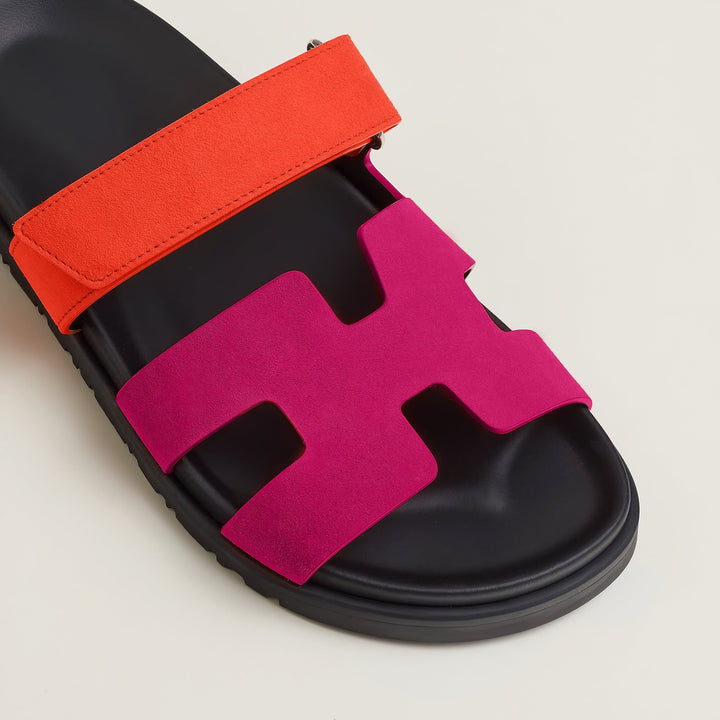 "Luxe dames sandalen met minimalistisch ontwerp en chic design, gemaakt van hoogwaardige materialen voor comfort en stijl."