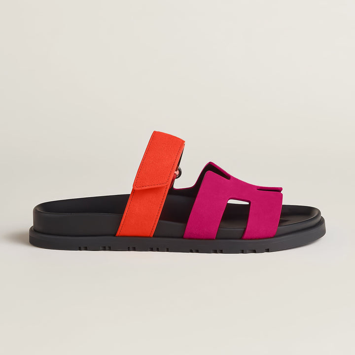 "Luxe dames sandalen met minimalistisch ontwerp en chic design, gemaakt van hoogwaardige materialen voor comfort en stijl."